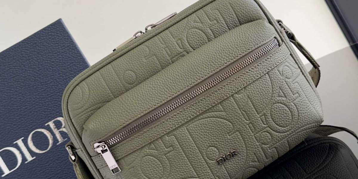 typing on a laptop Replica Dior Handbags pulled out of my beat