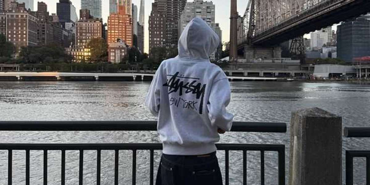 Defining Late Winter Style in New York: How Stussy and Nike Shape the Season’s Most Essential Streetwear Movement
